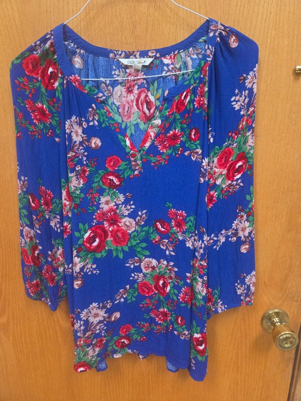 pioneer woman vibrant blue floral top size large no smoke home